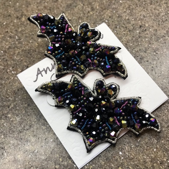 🆕 Anna & Ava Beaded Bat 🦇 Pierced Earrings - Picture 3 of 5